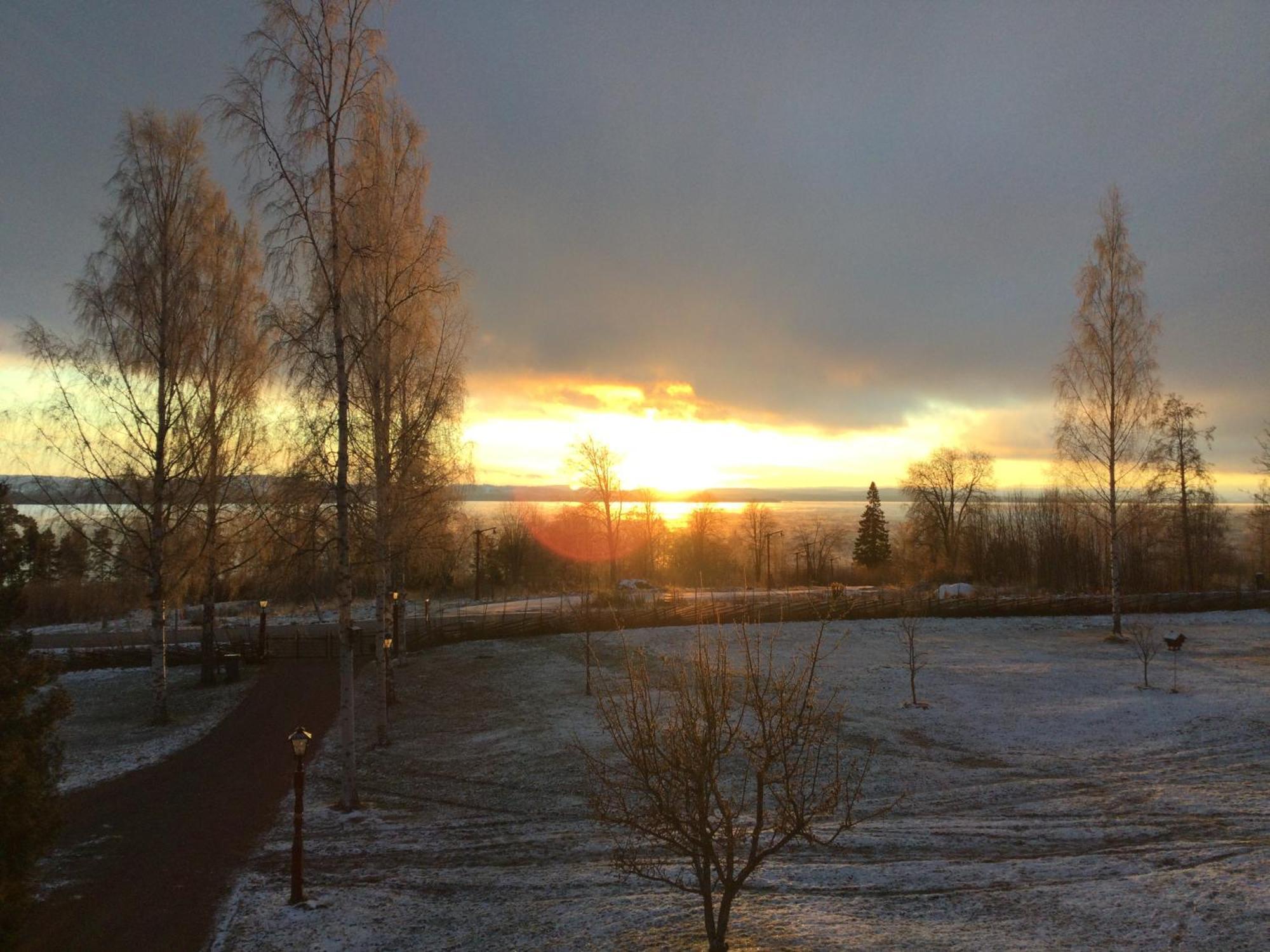 Mysigt Boende I Raettvik Med Utsikt Oever Siljan Exterior foto